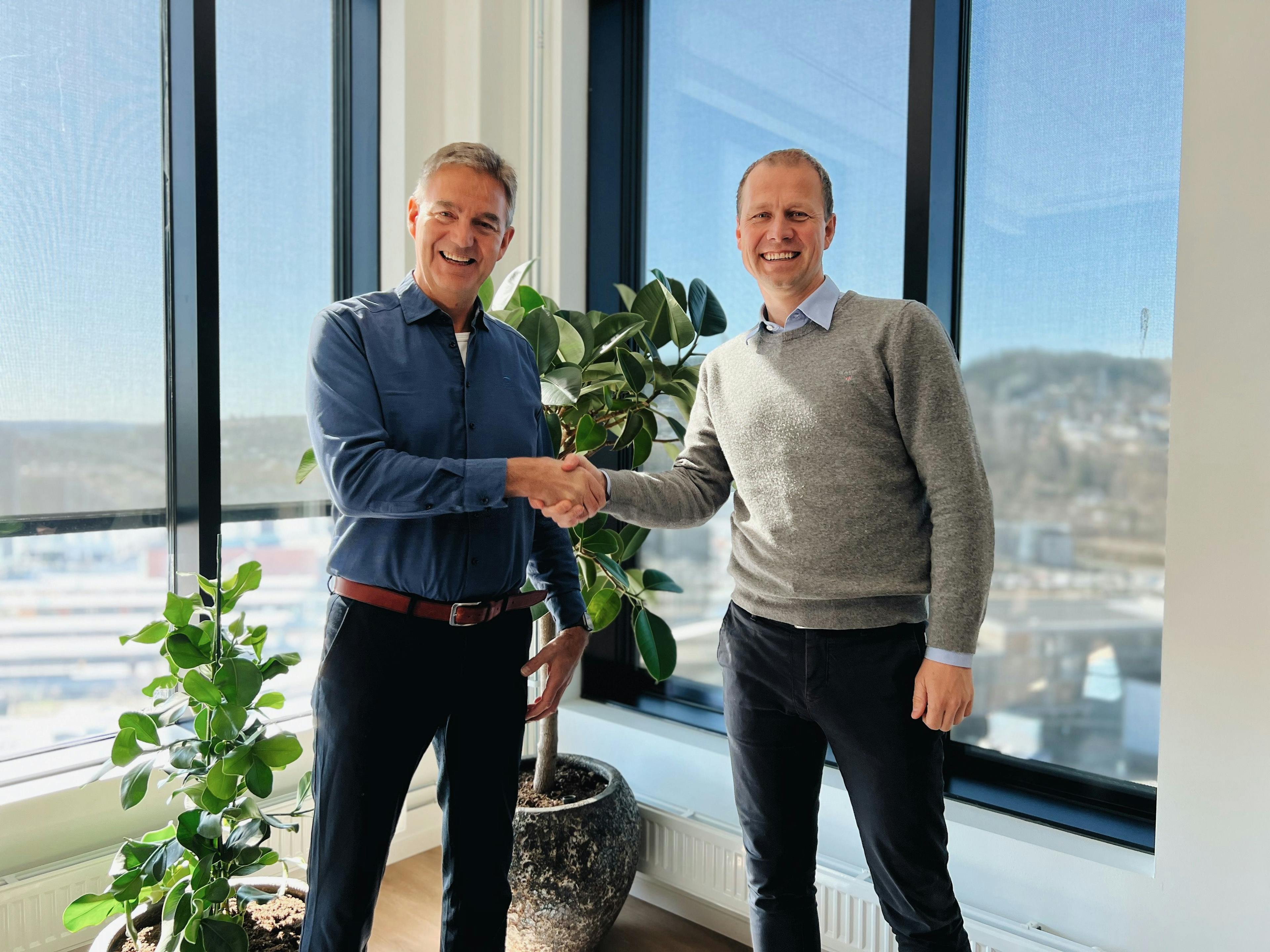 Erling Paulsen og Kim Grøsle, kontraktsignering, Akershus Energi, Cloud Connection